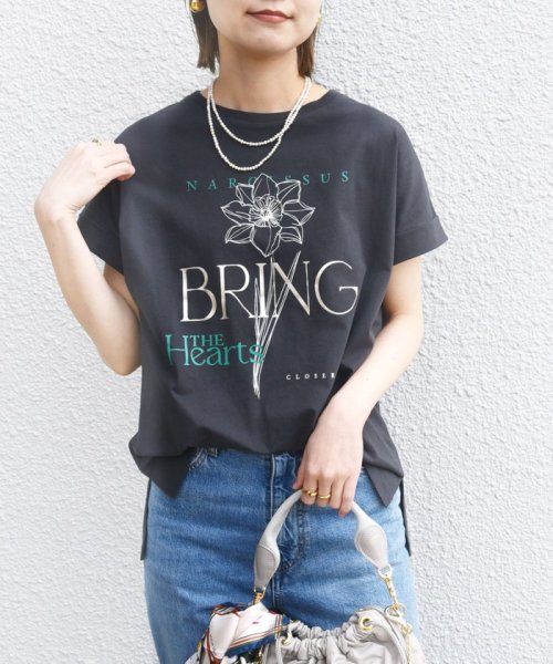 SHIPS WOMEN(シップス　ウィメン)/《一部予約》*〈手洗い可能〉フラワー プリント ロゴ TEE ◆/チャコールグレー