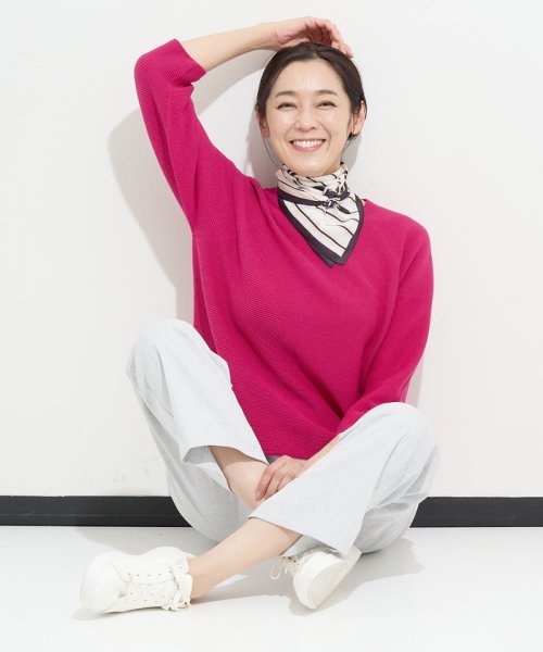 [日本製/アンサンブル対応]ホールガーメント7分袖ニット 商品説明ベーシックなデザインで着回し力抜群のニット ■デザインホールガーメント７分袖プルオーバーです。ガーターで身頃と袖に変化をつけ、シンプルながらも表情豊かなデザインとなっています。ほどよくゆ V1518944096(11550円)