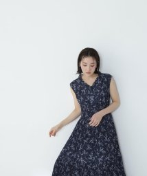 NATURAL BEAUTY BASIC/フリルネックプリントワンピース/506032145