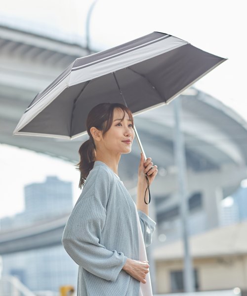 Honeys(ハニーズ)/晴雨兼用折り畳み傘 傘 かさ 雨傘 日傘 折りたたみ コンパクト 軽量 ネコ ロゴ 白 /ブラック系1