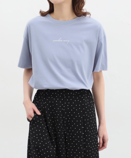 Honeys(ハニーズ)/きれいめロゴＴシャツ トップス Tシャツ レディース 半袖 ロゴ 接触冷感 夏 /サックス