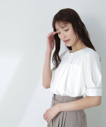 NATURAL BEAUTY BASIC(ナチュラルビューティーベーシック)/イレギュラーフロントタックブラウス/オフ1