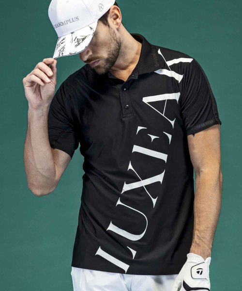 LUXEAKMPLUS(LUXEAKMPLUS)/LUXEAKMPLUS(リュクスエイケイエムプラス)ゴルフ ロゴデザイン半袖ポロシャツ/ブラック