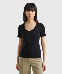 BENETTON (women)(ベネトン（レディース）)/ロゴ刺繍入りUネック半袖Tシャツ・カットソー/ブラック