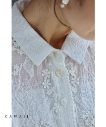 CAWAII/くったり柔らかな白花浮かぶシャツトップス/506042315