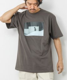 NOLLEY’S goodman(ノーリーズグッドマン)/Landscape with people T－shirts フォトプリントTシャツ/チャコールグレー