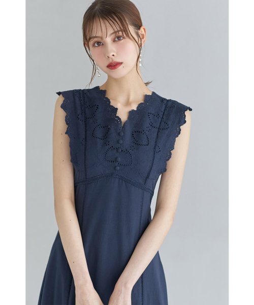 tocco closet(トッコクローゼット)/ウエストりぼん付きコットンカットワークレース刺繍ワンピース/NAVY