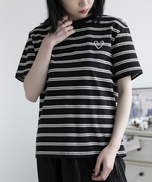aimoha(aimoha（アイモハ）)/デザインボーダー　ハート刺繍Tシャツ/ブラック