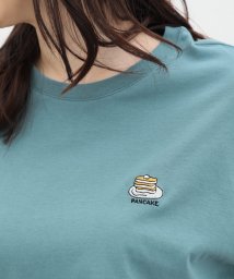 Honeys(ハニーズ)/半袖モチーフ刺繍Ｔシャツ Tシャツ 半袖 カットソー レディース ワンポイント /ブルー