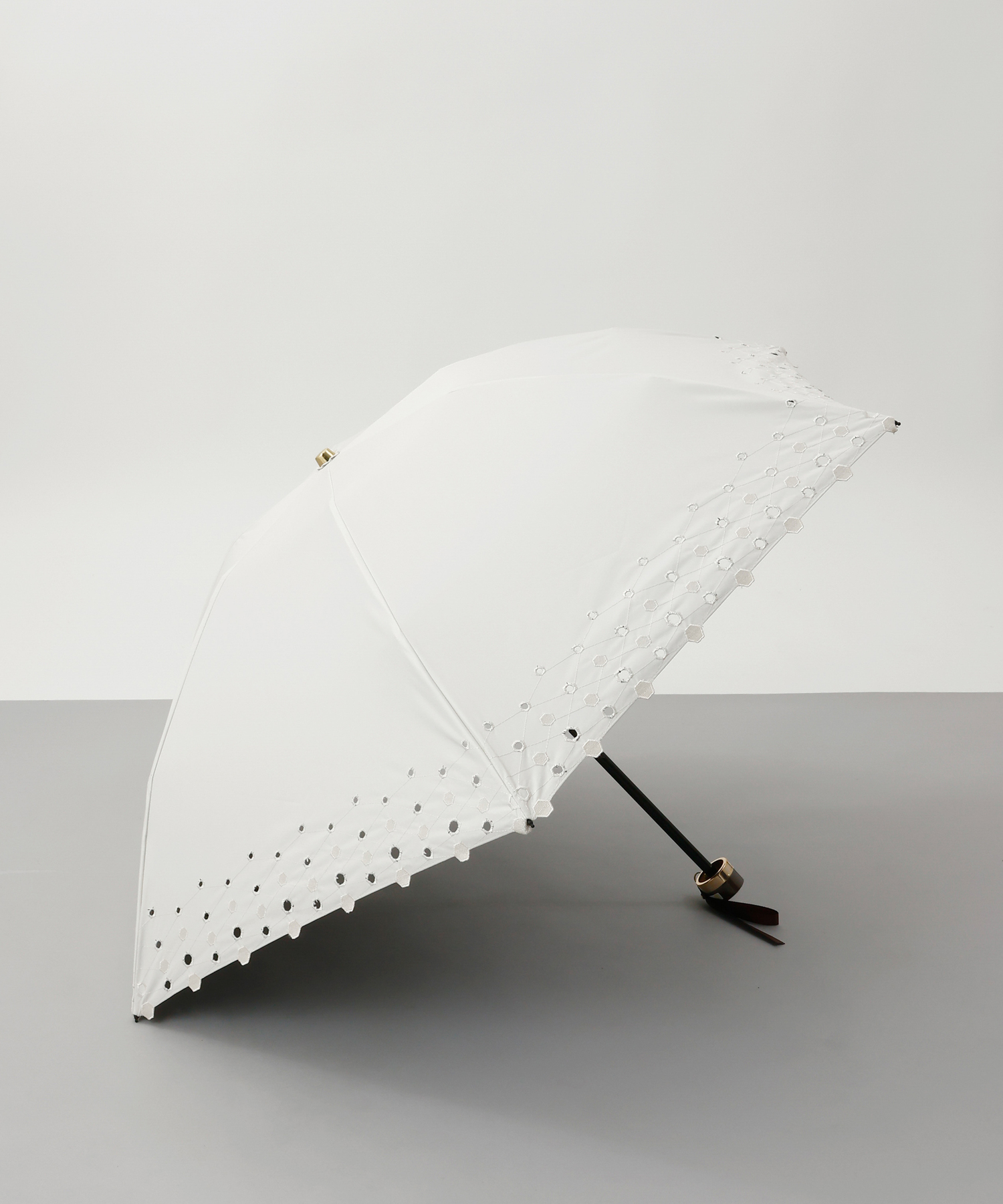 ビューランス未使用 晴雨兼用傘 日傘 / プチパラ No.5 Beaurance (ビューランス)ボーラー刺繍 晴雨兼用折り畳みミニ