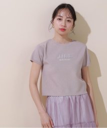 JILL by JILL STUART(ジル バイ ジル スチュアート)/パールロゴコンパクトニットトップス/ピンク