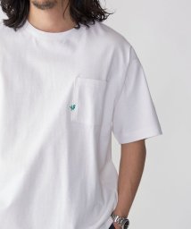 SHIPS MEN(シップス　メン)/*SHIPS:〈汗染み防止加工〉ワンポイント ロゴ ビッグシルエット ヘビーウェイト Tシャツ/ホワイト系