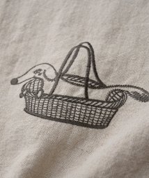 BEARDSLEY(ビアズリー)/カゴと犬刺繍リネンクロス/ベージュ