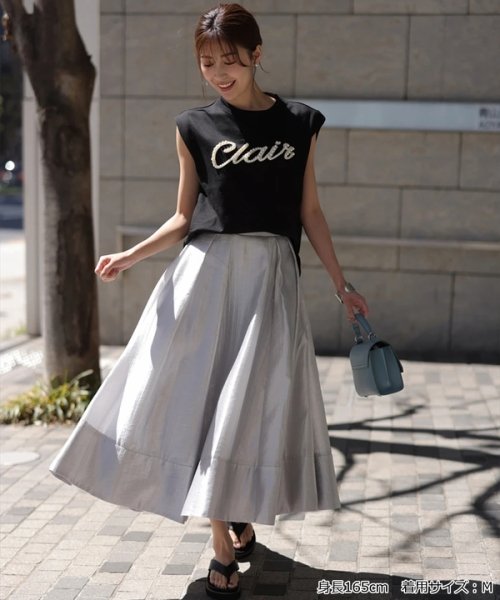 シャイニーフレアスカート 商品説明《店舗発売日》5/16(木）光沢感のある生地が華やかなムードを放つスカート。裾に向かってなだらかに P1563488323(12100円)