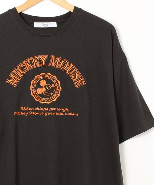 DISNEY(DISNEY)/【DISNEY/ディズニー】天竺 Mickey Mouse刺繍 半袖裾ラウンドBIG Tシャツ/スミクロ