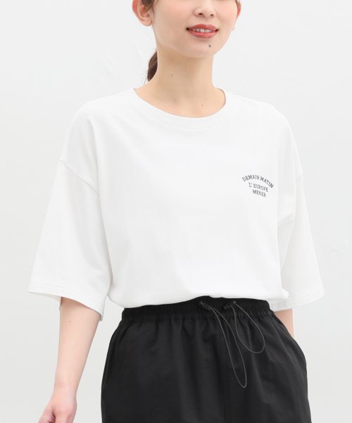 Honeys(ハニーズ)/刺繍ロゴゆるＴシャツ トップス Tシャツ ロゴT 半袖 オーバーサイズ UVカット /オフホワイト