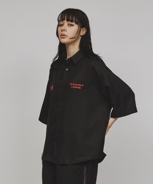 tk.TAKEO KIKUCHI(ティーケー　タケオキクチ)/レタードデザインシャツ/ブラック（119）