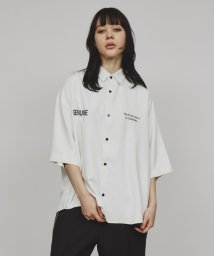 tk.TAKEO KIKUCHI(ティーケー　タケオキクチ)/レタードデザインシャツ/ホワイト（101）