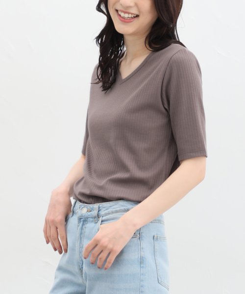 Honeys(ハニーズ)/汗ジミ軽減半袖ＶネックＴ Tシャツ カットソー 半袖 汗じみ 防止 服 目立たない /モカ