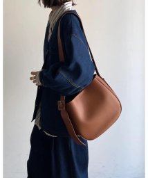 LHP(エルエイチピー)/JISTORY/ジストリー/ROUND LEATHER SHOULDER BAG/ブラウン