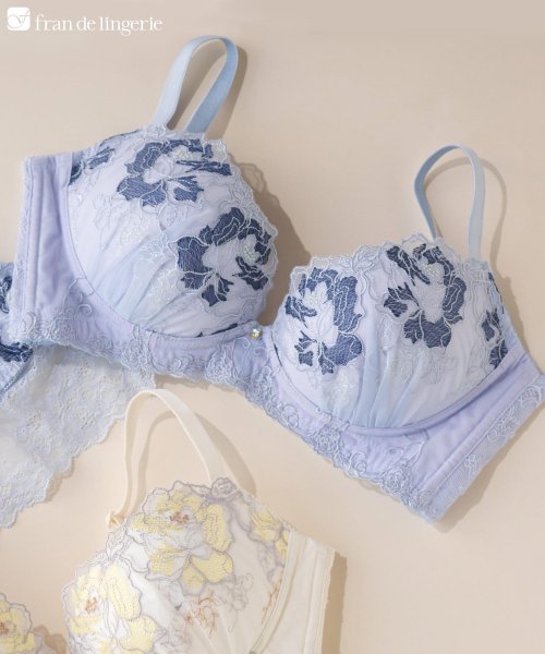 fran de lingerie(フランデランジェリー)/人気の盛り胸メイクノンワイヤープリント×刺繍のいいとこどりデザイン 「スタイルアップワイヤレスフローラ ペアブラジャー（ワイヤー無し）」 ノンワイヤーブラショー/パープル系1