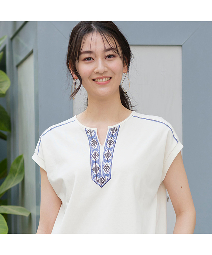 ピサーノ PISANO チロリアンテープ風プリント・フレンチスリーブ