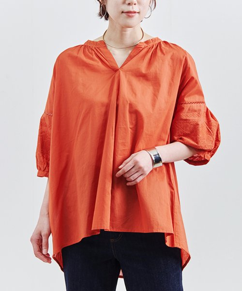 Fizz(フィズ)/袖刺繍 スキッパーブラウス コットンキャンブリック　SS ボリューム袖 スキッパー フレア　綿/オレンジ