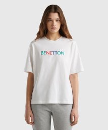 BENETTON (women)(ベネトン（レディース）)/クルーネックフロントロゴプリント半袖Tシャツ・カットソー/ホワイト