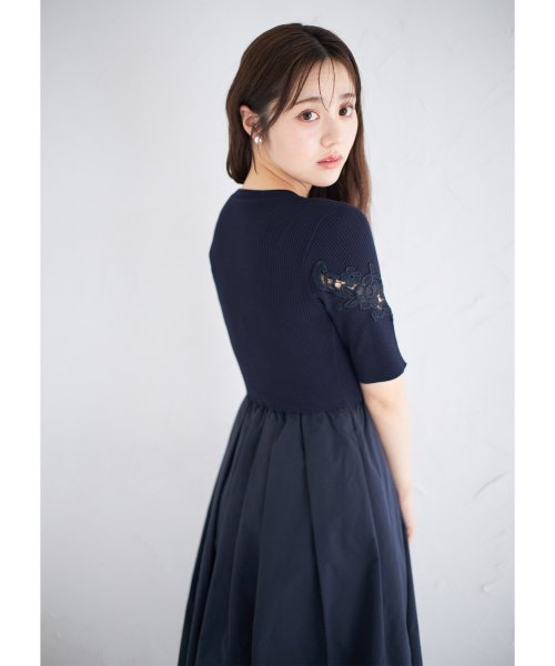 tocco closet(トッコクローゼット)/フラワー刺繍スリーブリブニット×タフタドッキングワンピース/NAVY