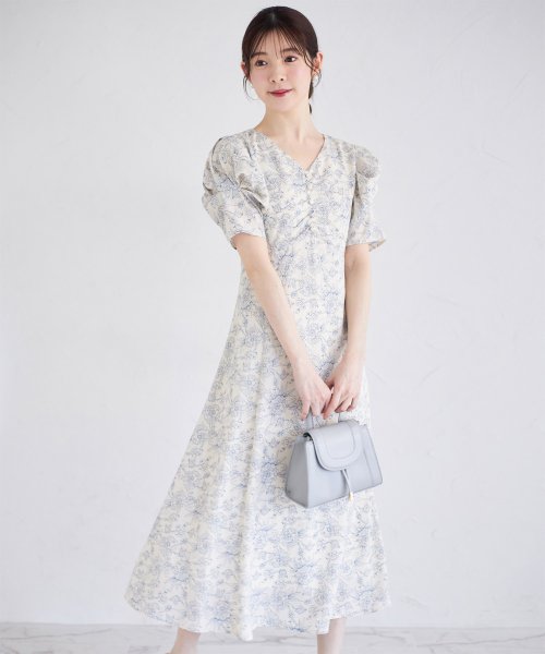 tocco closet(トッコクローゼット)/バックレースアップパワーショルダーフラワープリントワンピース/BLUE