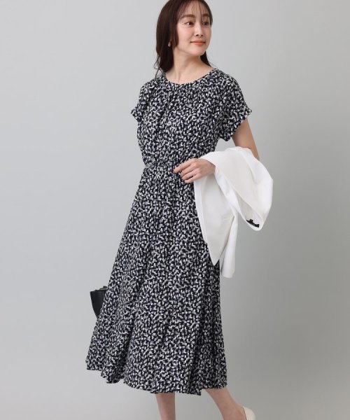 【半袖ワンピ／ミモレ丈】幾何学柄　美シルエットワンピース 