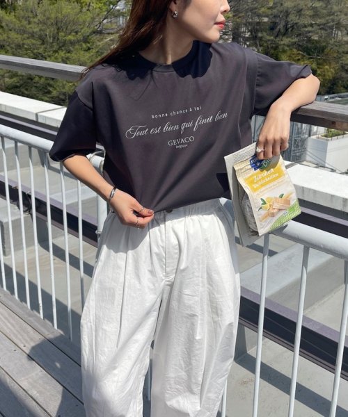 fredy emue(フレディエミュ)/【GEVACO/ゲバコ】バックスリットフロントプリントTシャツ/チャコールグレー