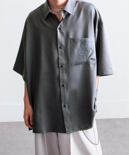 Nilway(ニルウェイ)/刺繍オーバーサイズレギュラーカラーシャツ/チャコールグレー