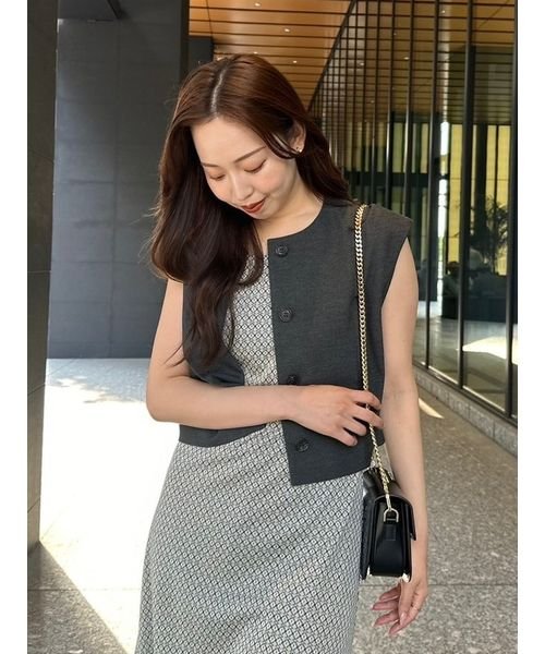 コンパクトクルーネックジレ 予めご了承ください