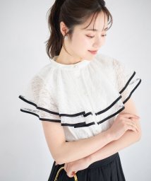 tocco closet(トッコクローゼット)/パール釦バイカラーフリルケープレースブラウス/Off-white