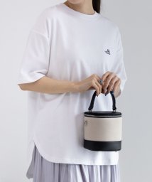 MAC HOUSE(women)(マックハウス（レディース）)/CONVERSE コンバース ポンチ素材 バックシューズ刺繍裾ラウンドTシャツ 4282－9834/ホワイト