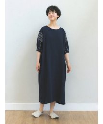 Et grenier by Samansa Mos2(エ　グルニエ　バイ　サマンサ　モスモス)/ダブルガーゼ配色刺繍ルームワンピース/ネイビー