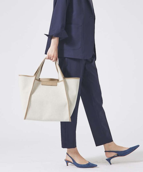 【FEEL AND TASTE】トートバッグ 商品説明キャンバス素材にレザーパイピングが特徴的なトートバッグ。マチがしっかり KUE2442304078(18722円)