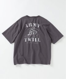 JOURNAL STANDARD relume Men's(ジャーナルスタンダード　レリューム　メンズ)/《予約》ARMY TWILL / アーミーツイル 別注 18/OE PRINT Tee/ブラック