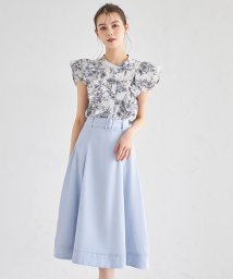 tocco closet(トッコクローゼット)/フリル付きフラワートワルドジュイプリントブラウス/GRAY