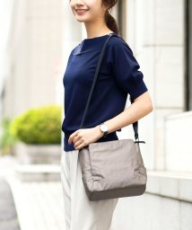 MK MICHEL KLEIN BAG(エムケーミッシェルクランバッグ)/多機能ポケットショルダーバッグ/ゴールド