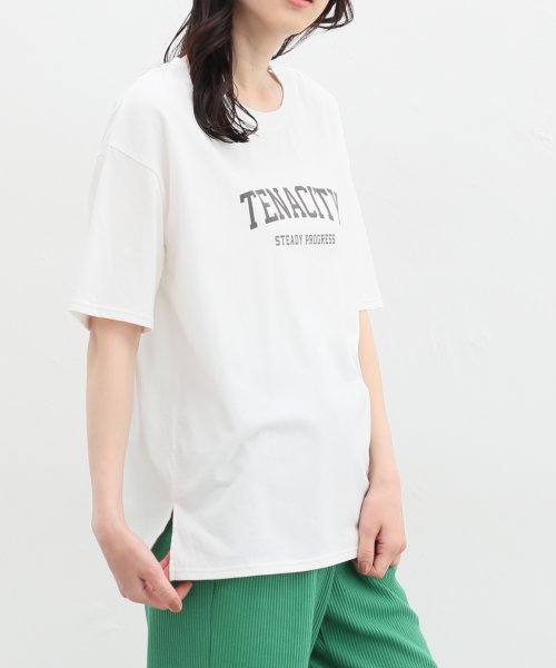 Honeys(ハニーズ)/ゆるカレッジプリントＴ トップス Tシャツ カットソー 半袖Tシャツ ロゴT UVカット /アイボリー