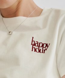 titivate(ティティベイト)/ワンポイント刺繍Tシャツ/オフホワイト/レッド