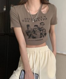 shopnikoniko(ショップにこにこ)/ショルダーカットアウト ショート丈チビTシャツ ma 【即納】  Tシャツ チビT ミニ丈 クロップド丈 ワンショルダー アシメショルダー 変形デザイン ロゴプ/ブラウン