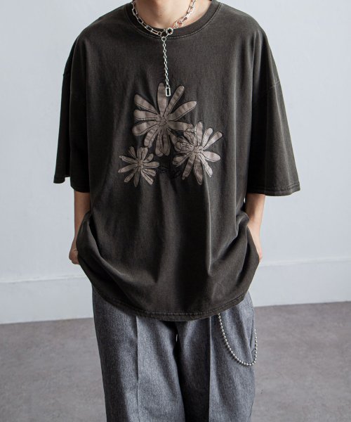 Nilway(ニルウェイ)/ピグメントプリント刺繍Tシャツ/チャコールグレー系1