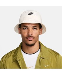 NIKE(NIKE)/U NK APEX BUCKET SQ FUT WSH L/SAIL/BLACK