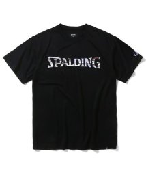 SPALDING(スポルディング)/Tシャツ オーバーラップド カモ ロゴ/ブラック
