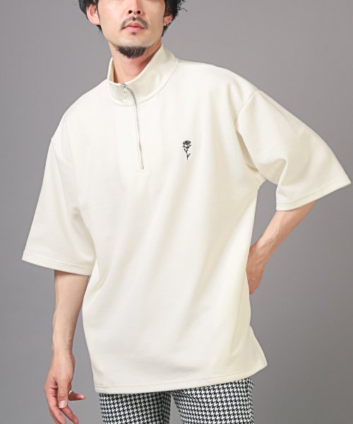LUXSTYLE(ラグスタイル)/ハーフジップ刺繍入りスタンドポンチ半袖Tシャツ/Tシャツ メンズ 半袖 ハーフジップ ZIP バラ 刺繍 ロゴ トップス スタンドカラー/ホワイト