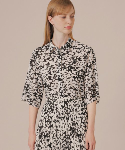 【エクラ掲載】シルエットフラワーブラウス 品番