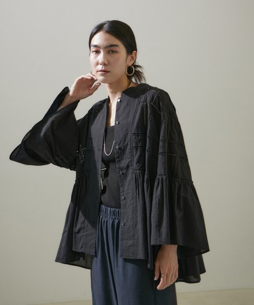 エンブロイダリーヘムギャザーブラウス トップス シャツ・ブラウス B1673471480(12870円)